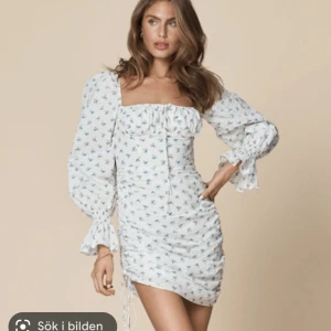 Adoore-klänning - Jättefin adooreklänning Strl 38, endast använd en gång, säljes då den aldrig kom till användning hos mig. Nypris 1395