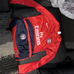 Paris saint germain tracksuit/dress röd - Psg dress storlek L bara använt den en gång 