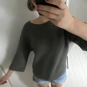 Trekvarts Tröja - Fin grön tröja som jag tyvärr ej får använding av längre! Så fin med trekvartsärmar