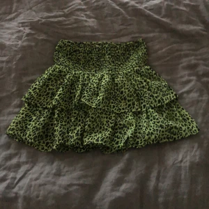 Kjol som använts 3 gånger  - Kjol från HM, bra skick 