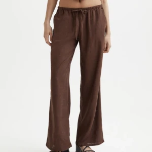 Bruna linnebyxor - Ifrån h&m. Knappt använda!! Storlek s