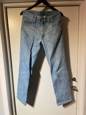 Weekday jeans - Tja! Säljer ett par blåa weekday jeans som inte kommer till användning.