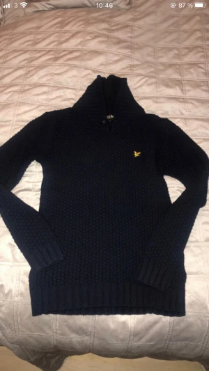 Tröja  - Stickad tröja mörkblå