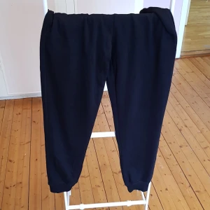 Svart träningsbyxa - Svart byxa för olika användningsområden