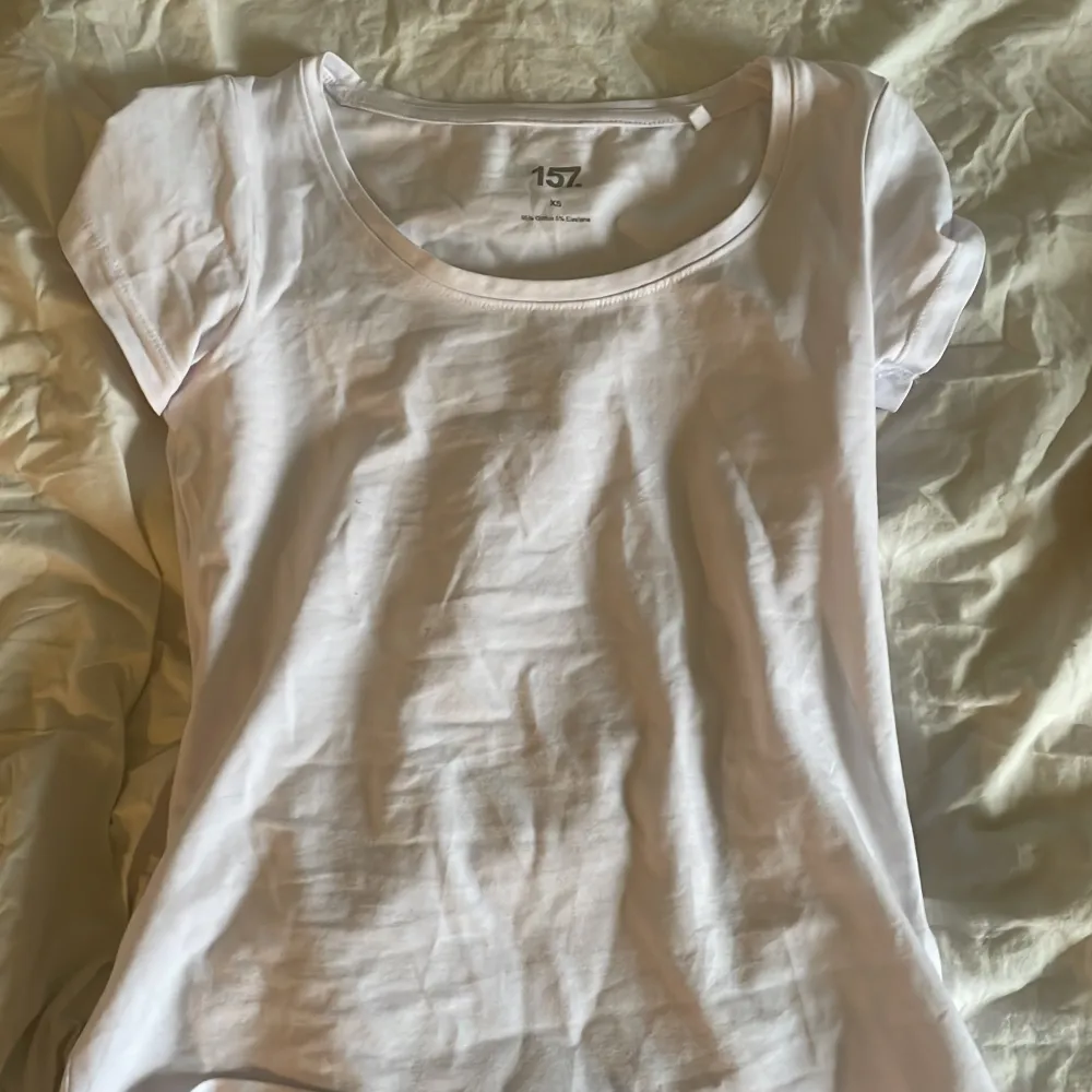 denna är från lager 157 och denna säljer jag för att den har blivit lite liten för mig! . T-shirts.
