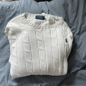 Ralph lauren - En stickad vit tröja 