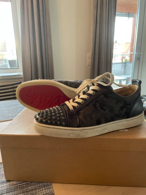 Louboutin skor strl. 42 - Skor