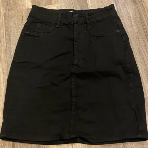 Jeanskjol  - Skriv för fler frågor och bilder