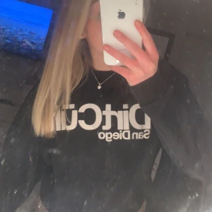 Sweatshirt  - Säljer denna DirtCült tröja då den inte  kommer till användning, köpt för 799 och säljer för 300 