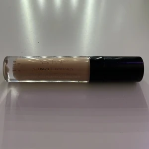 Consiler  - En consiler som är lite för orange för mig men väldigt lätt att blanda ut