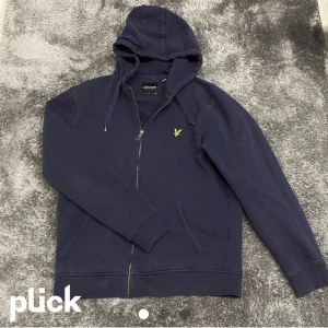 Tröja  - Tröja väldigt bra skick kom privat för fler bilder 