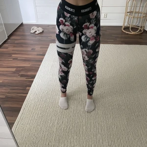 Stronger tights  - Träningstights från Stronger. Fint skick. Kommer inte till användning så därför säljer jag dom.