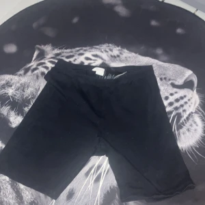 Shorts - Cykelbyxor använda endast 1 gång under föreställning, ny skick 