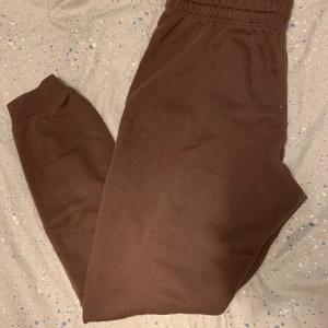 Mjukisbyxa  - Har blivit för liten. Köparen står för frakt, hund finns i hemmet 
