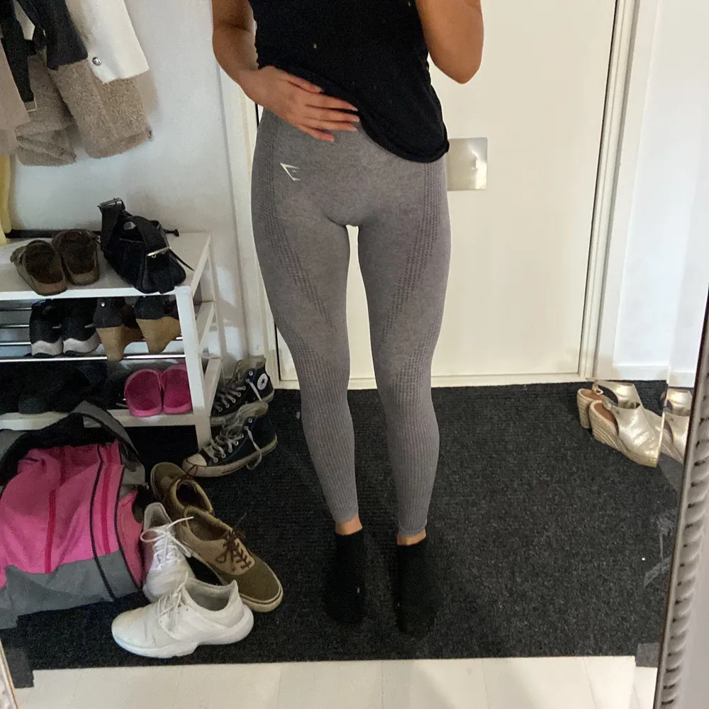 Träningstights från gymshark, kostat 549. Jeans & Byxor.