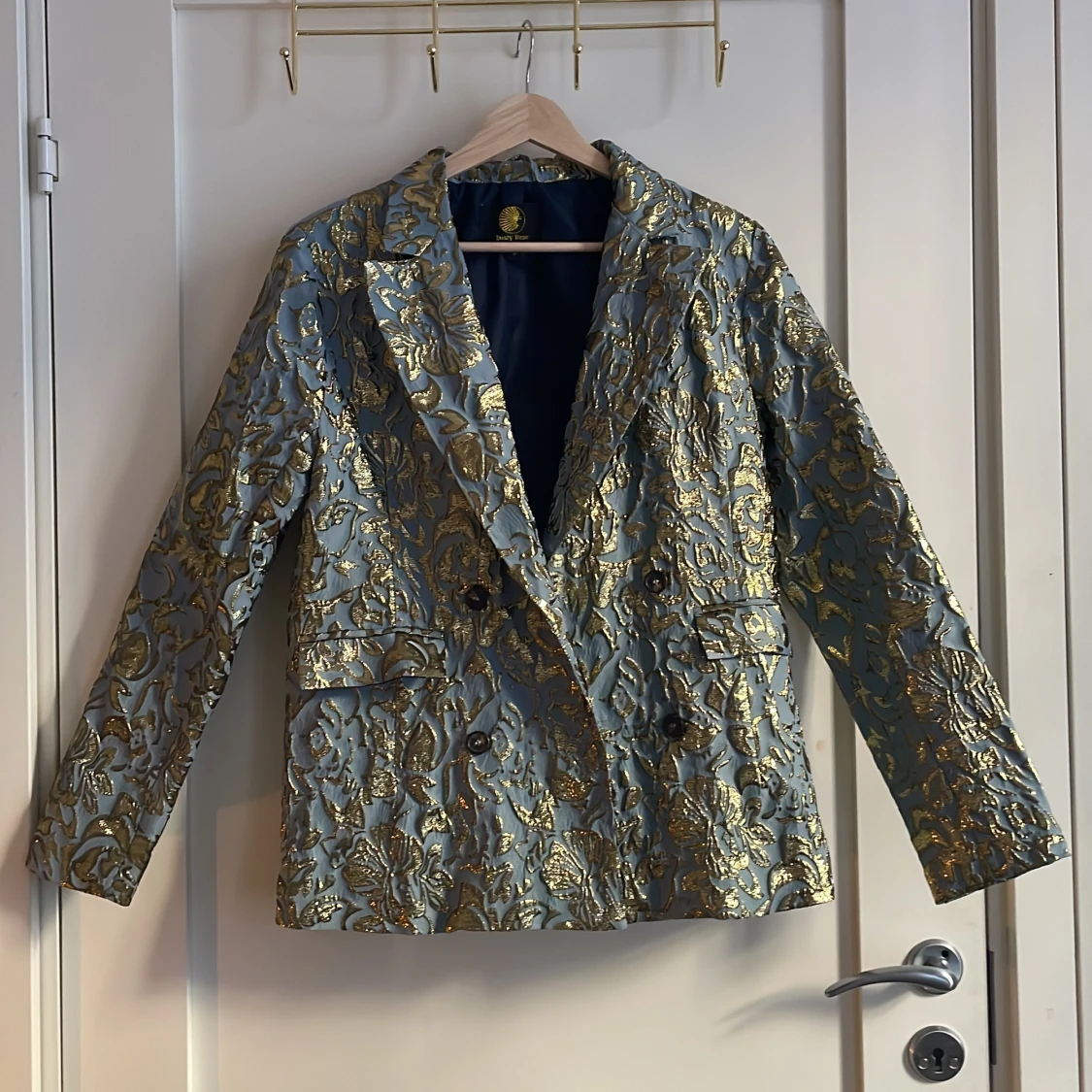 Unik, guldig & grå kostym från Dusty Daze - 90