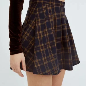 UO kjol - Skriv helst i chatten vid köp 🫶   Aldrig använd, prislapp kvar, köpte den för £22 och säljer den för 180.