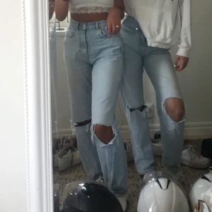 Jeans  - Så fina jeans ifrån gina tricot som tyvärr inte kommer till andvänding längre💗 inköpningspris, 600kr😊 skriv privat för frågor eller fler bilder💞