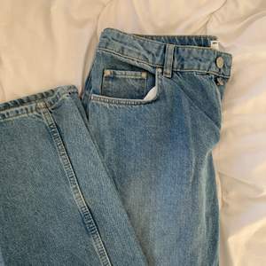 Jeans från asos, säljs då de är små i storleken. köparen står för frakten❤️