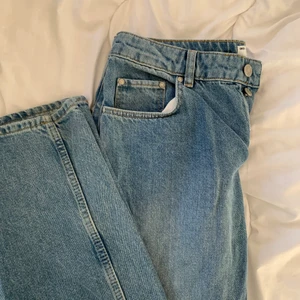 Jeans - Jeans från asos, säljs då de är små i storleken. köparen står för frakten❤️