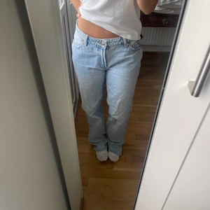 low waist straight jeans ! - Supersnygga low waist jeans köpta från newyorker. Dom är i storlek M men passar mig som vanligtvis har S/36 också!! 200kr plus frakt 💗