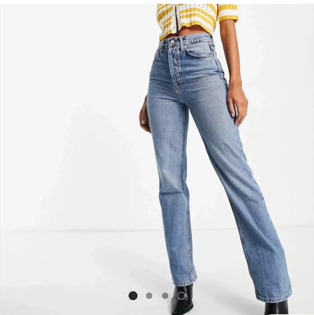 ASOS. Storlek W28L32, Bra kvalite. Kostar 509kr nya, säljer för 100kr. Fin passform. (Köparen står för frakt)💘. Jeans & Byxor.