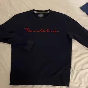 Tjocktröja  - Tröja från bondelid  Jättebra skick väldigt bekväm 