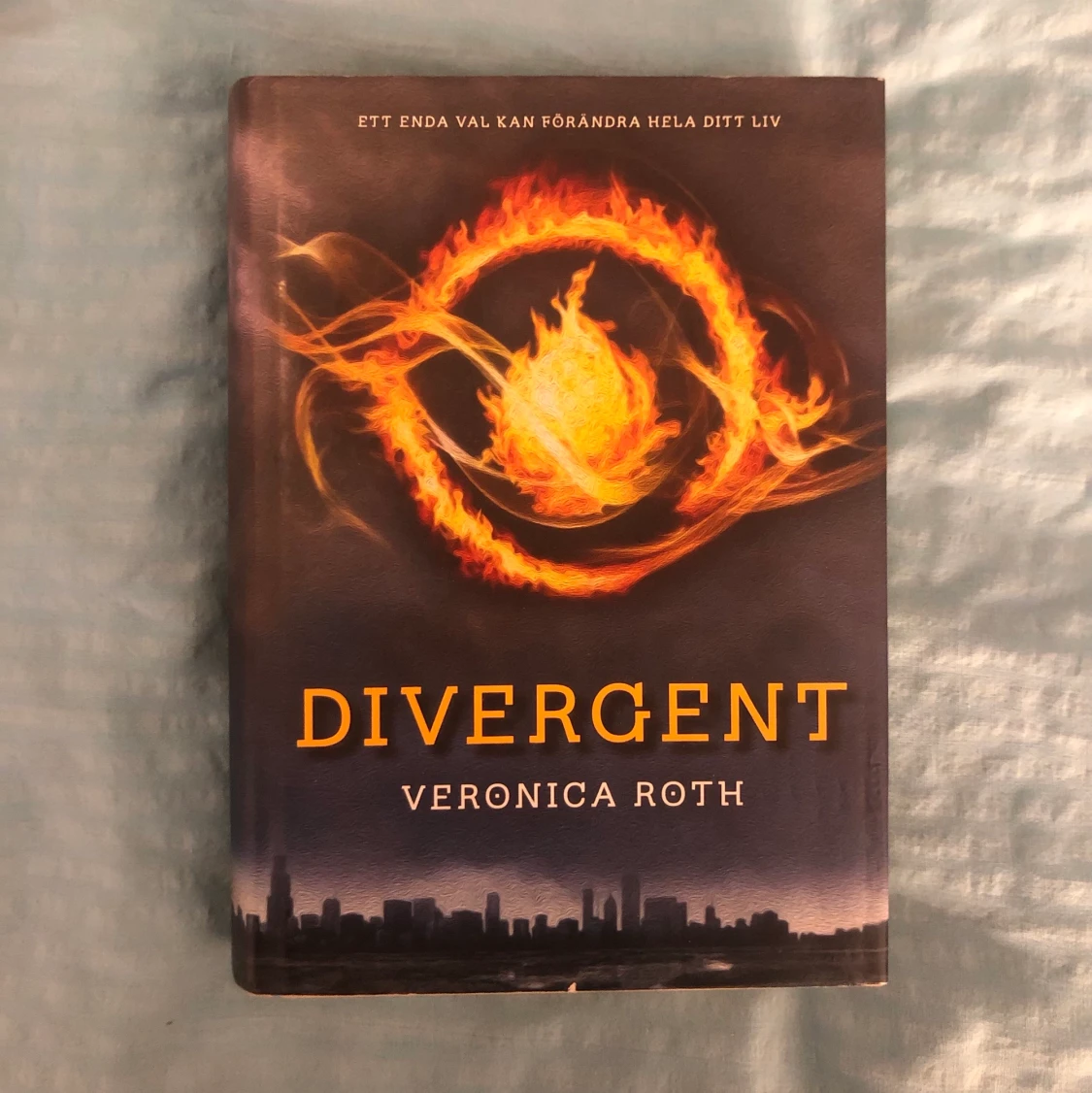 Divergent- Bok