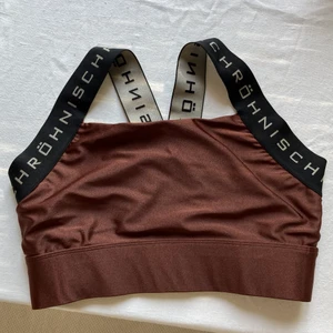 Sport-bh Röhnisch Kay - Sportbh från Röhnisch, deras mest populära modell Kay. Storlek M. Använd enstaka gånger, självklart tvättad efter senaste användning. Skickar mot fraktkostnad eller möts upp ☺️