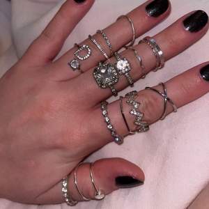 Säljer mina silver ringar!! Kika in min profil för massa fler! ALLA för 100💞  ⚠️FRAKT TILLKOMMER PÅ 26KR❤️
