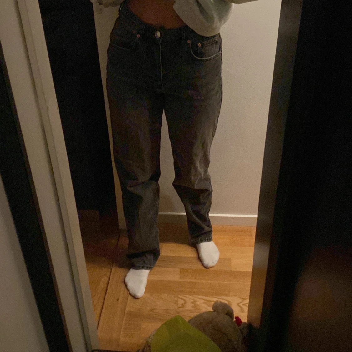 Mörkgrå straigtleg jeans (Gina tricot)