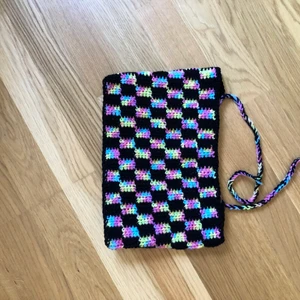 Virkad topp - En virkad top i bra skick. Aldrig använd, är inte helt säker på hur det går att den tvättas i tvättmaskinen men annars går det säkert att tvätta den för hand.