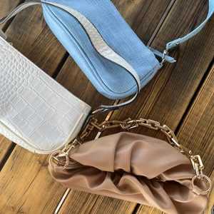 Väskor  - Alla är oanvända eller använda enstaka gånger så fint skick. 100kr/st 