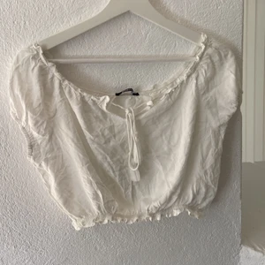 Topp - Supersöt topp från Gina Tricot. Strl 36, aldrig använd. Köptes för 299.💙🫶🏼