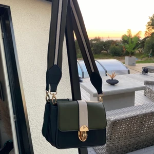 Väska - Säljer en oanvänd väska från Lindex. Superfin i höst 