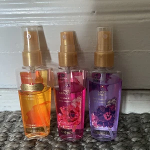 Victorias secret  - 60ml flaskor med dessa body mists från Victorias secret. 💕