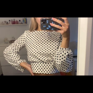 Blus - Fint skick, öppen rygg ❤️
