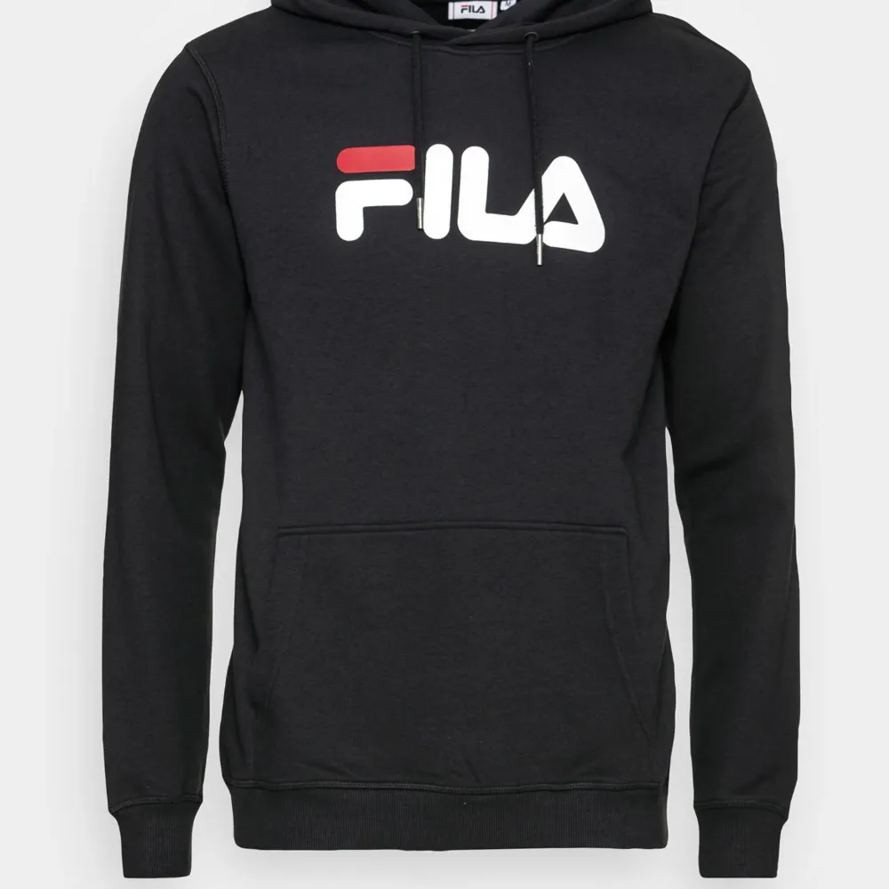 Säljer denna hoodie med märket Fila i storlek S. Den är knappt använd, så i ny skick. Nypris: 600  Mitt pris: 200 + frakt. Bara att höra av sig vid frågor eller önskan om fler bilder🌟. Hoodies.