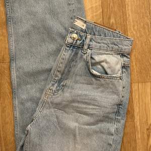 GinaTricot Jeans ljusblåa storlek 34. Aldrig använda men lappen är ej kvar pga att jag trodde dom skulle passa 💕💕