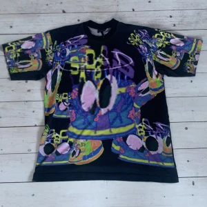 Sad Boys Tshirt - Sad Boys Tshirt i storlek medium. Säljer pga för liten. Använd ett fåtal gånger. Väldigt bra skick. 