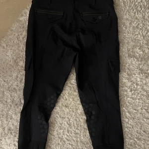 Maya Delorez ridbyxor - Petra Cargo Breeches knappt använda då det är fel storlek för mig. Nypris 1 699kr