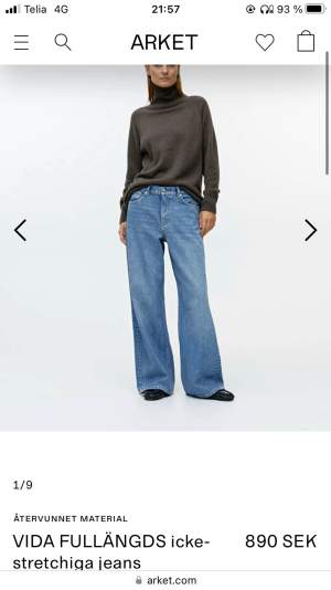 Säljer dessa jeans från arket då de är lite för stora för lig tyvärr )~: as snygg färg och modell! Nypris: 890kr skick: inget att anmärka på då jag använt de ca 3 gånger storlek: 27 i midjan ! Jag är mellan 26/27 i jeans och är 171 cm lång ! Köp <3