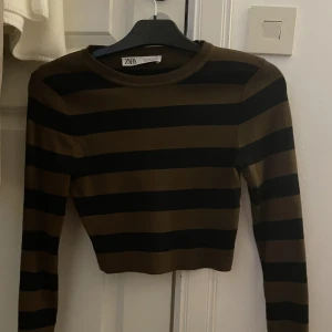 Topp zara  - Snygg topp från zara i storlek s använd fåtalet gånger 