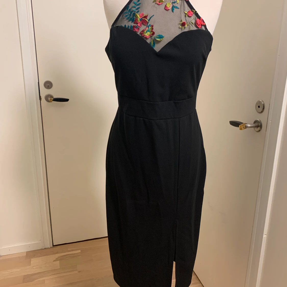 Klänning helt ny! Prislapp sitter kvar!