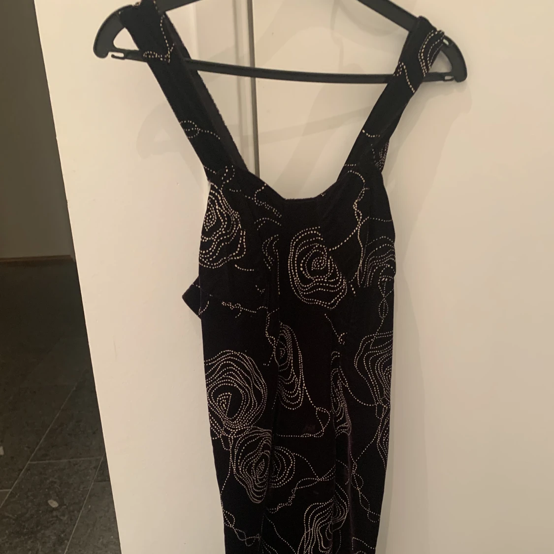 Svart sammetsklänning med bolero till - 90