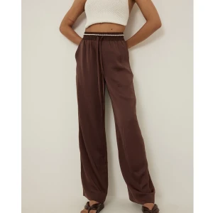 Sidenbyxor  - Supersnygga sidenbyxor från nakd😍 helt i nyskick, använda en gång💕 