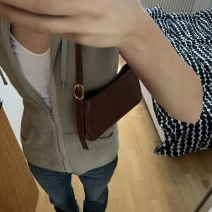 Säljer denna snygga handväska i nyskick!!🤩🤩