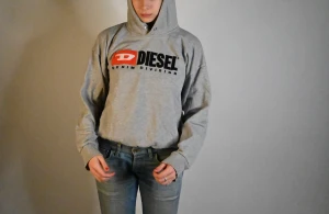 Disel hoodie - Åh har älskat denhär🧡 i bra mycket bra skick! Nypris; 1600 kr