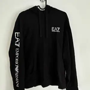 EA7 sweatshirt  Storlek: M