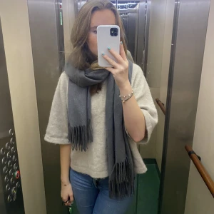 & other stories tröja - & other stories tröja i bra skick, priset kan diskuteras 